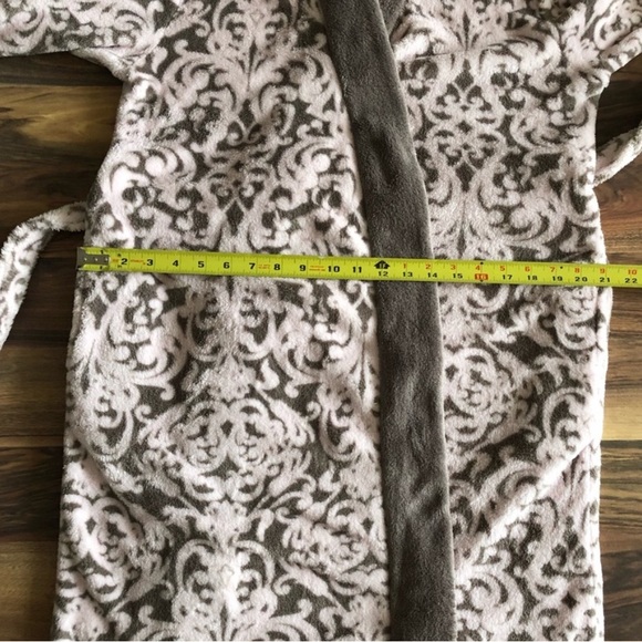 Ellen Tracy plush robe - Picture 8 of 10